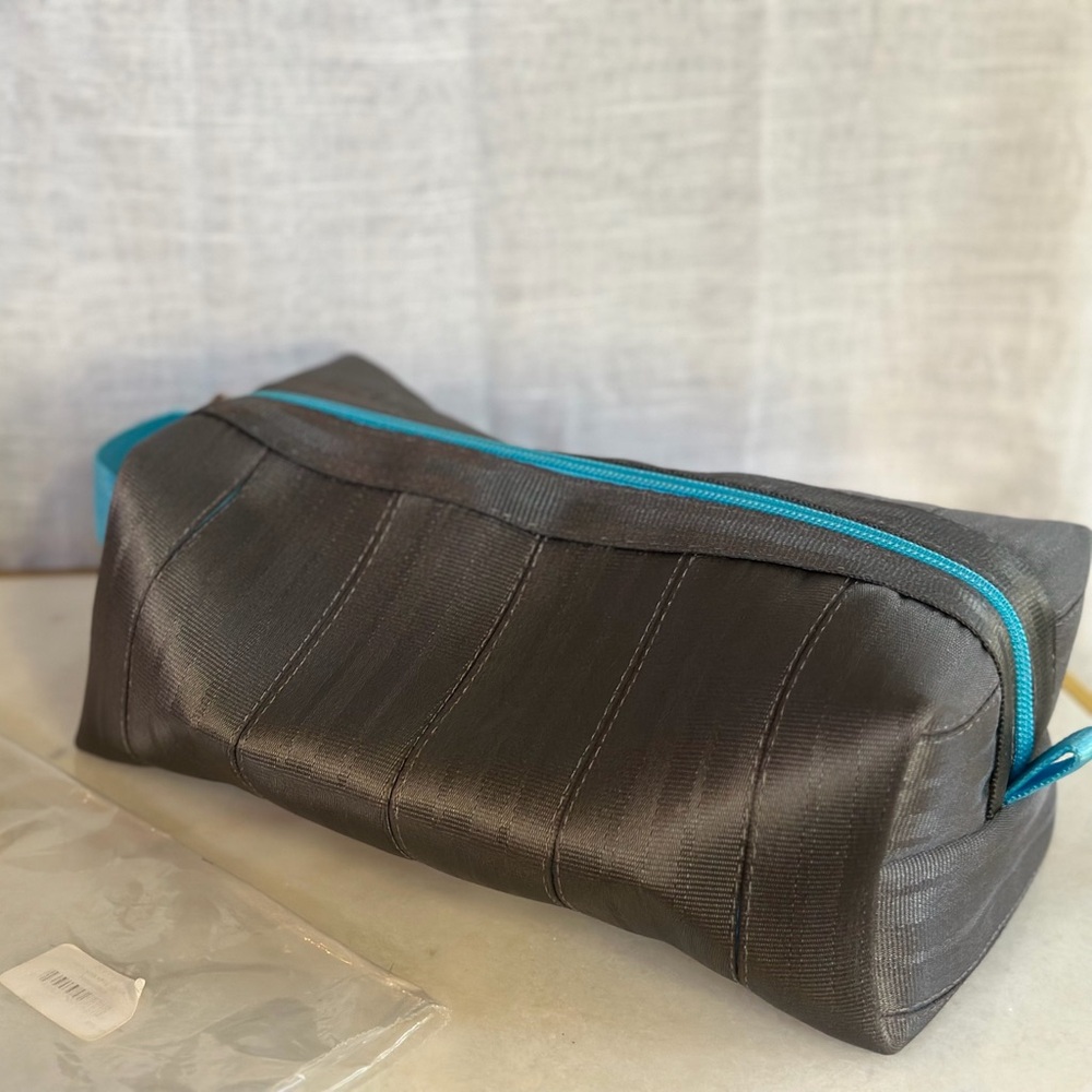 Stylish Gray Travel Bag with Blue Accents